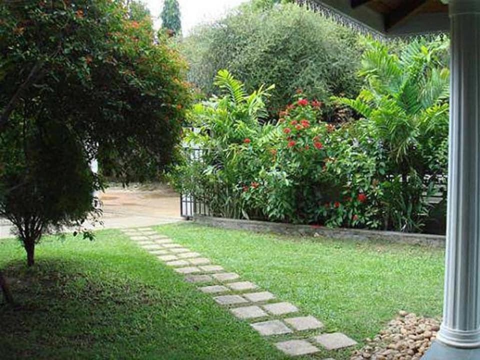 Hotel Sunflower Kataragama Extérieur photo