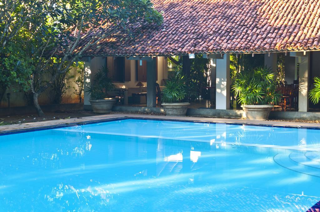 Hotel Sunflower Kataragama Extérieur photo