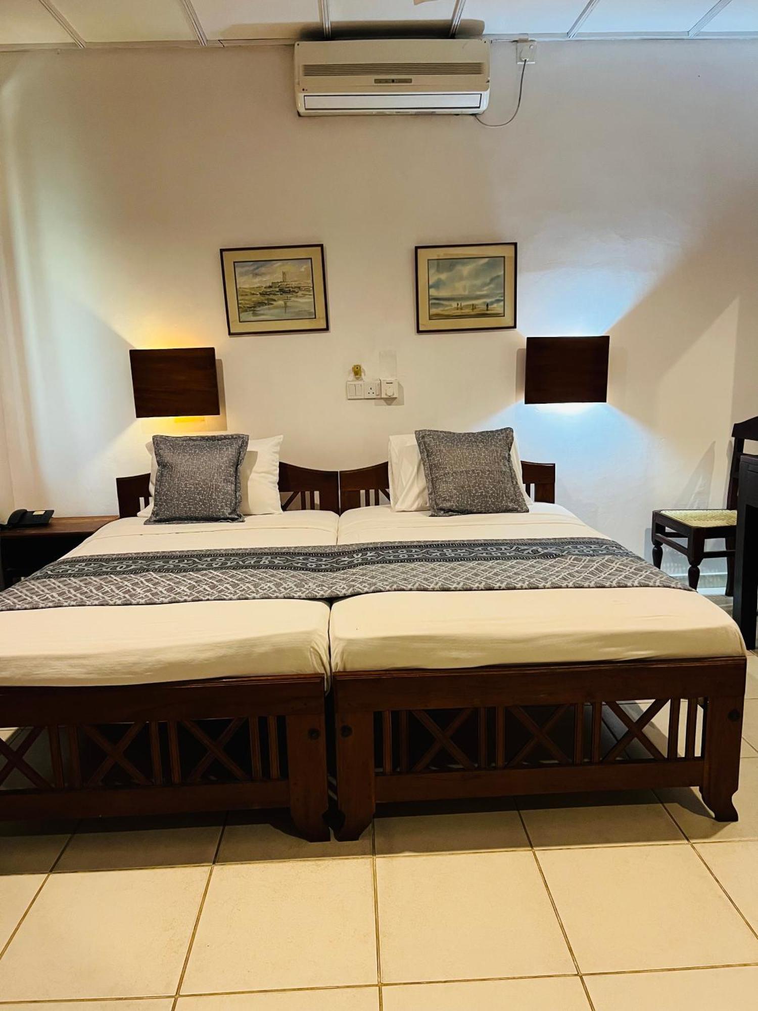 Hotel Sunflower Kataragama Extérieur photo