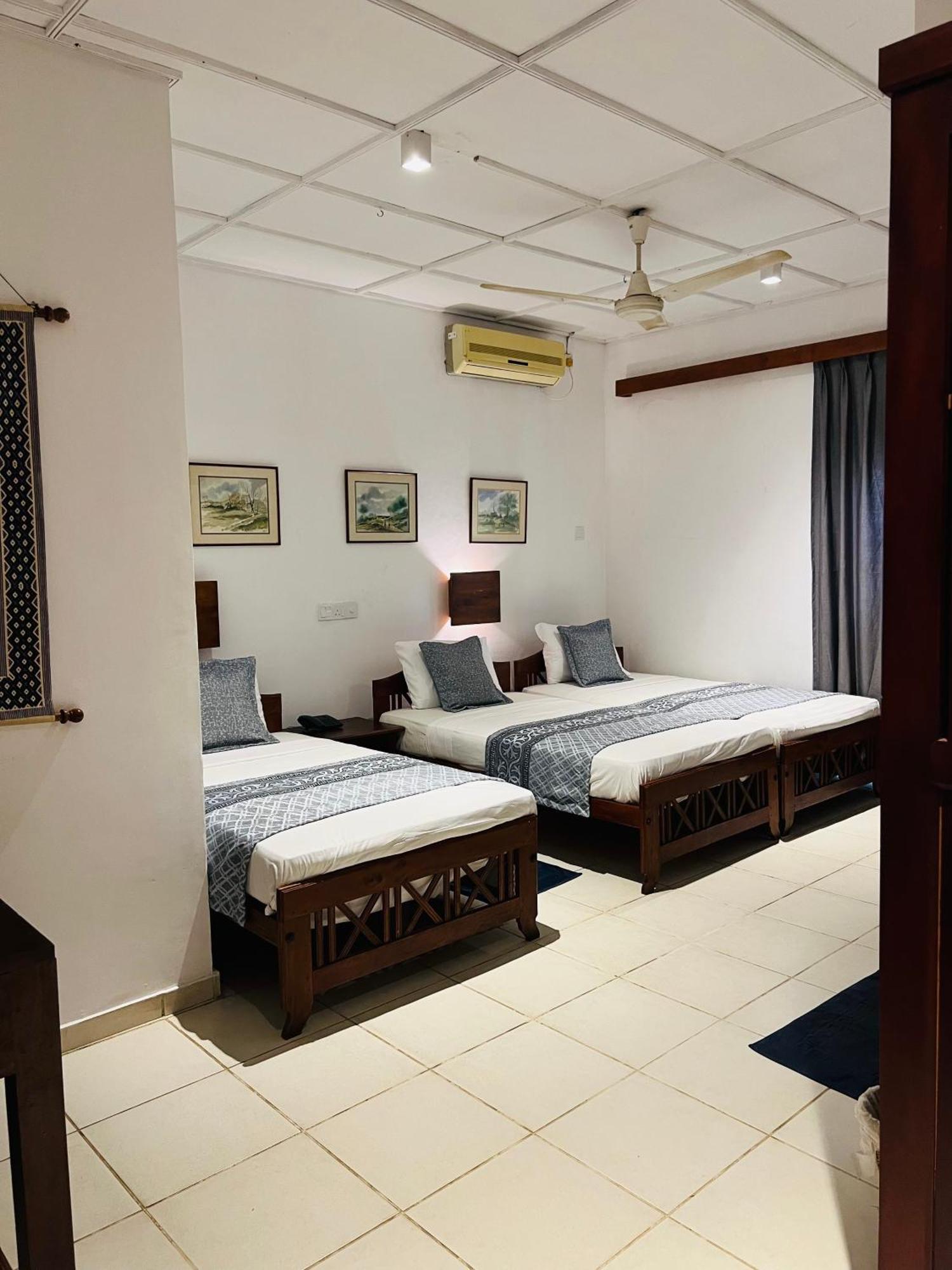 Hotel Sunflower Kataragama Extérieur photo