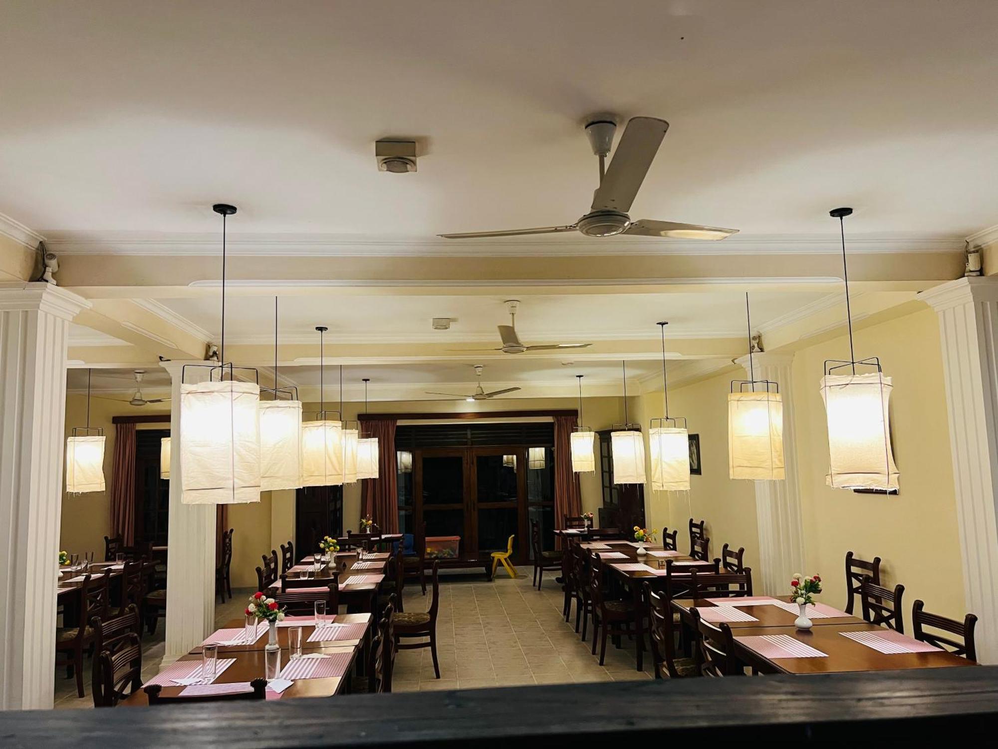 Hotel Sunflower Kataragama Extérieur photo