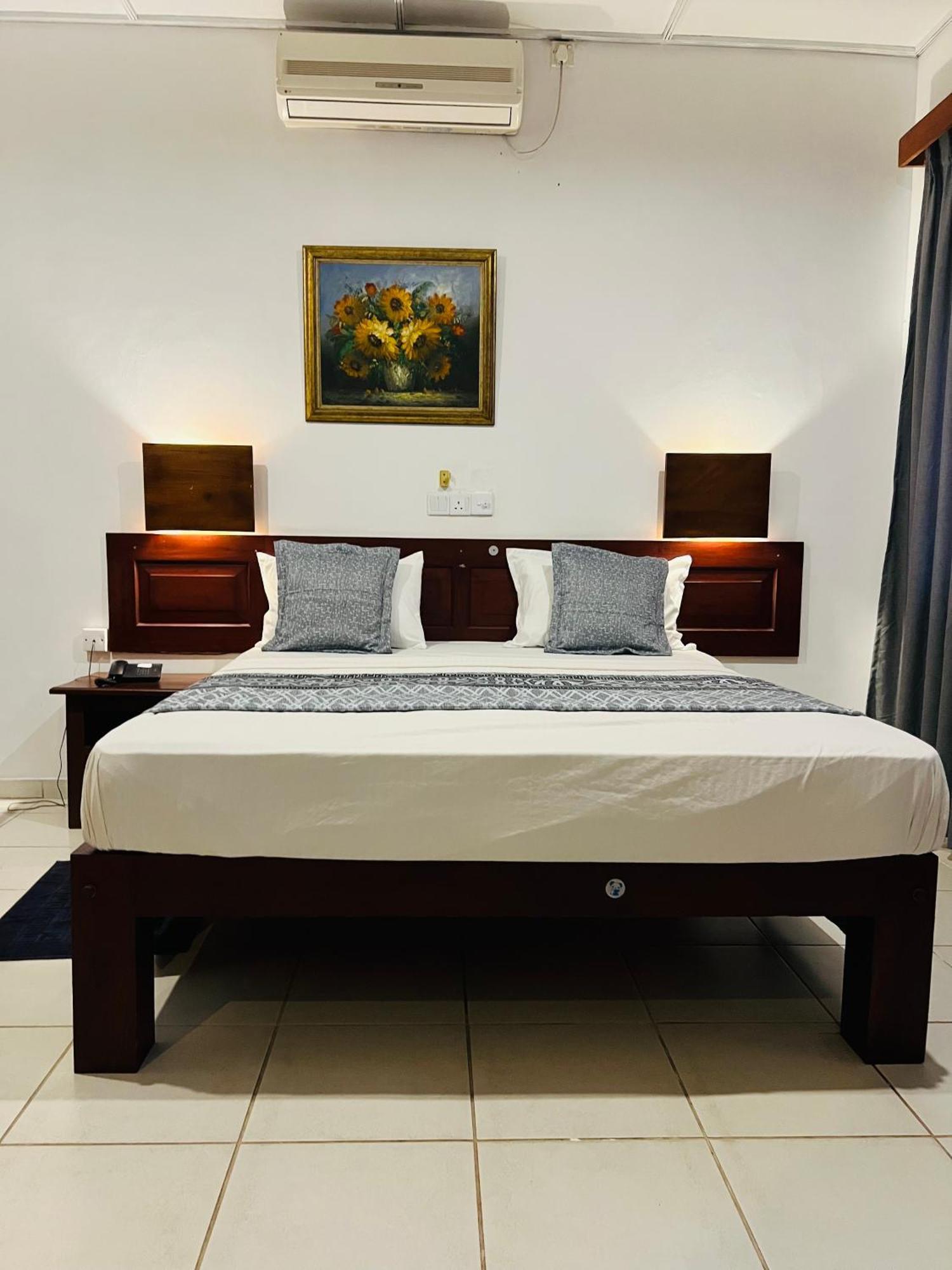 Hotel Sunflower Kataragama Extérieur photo