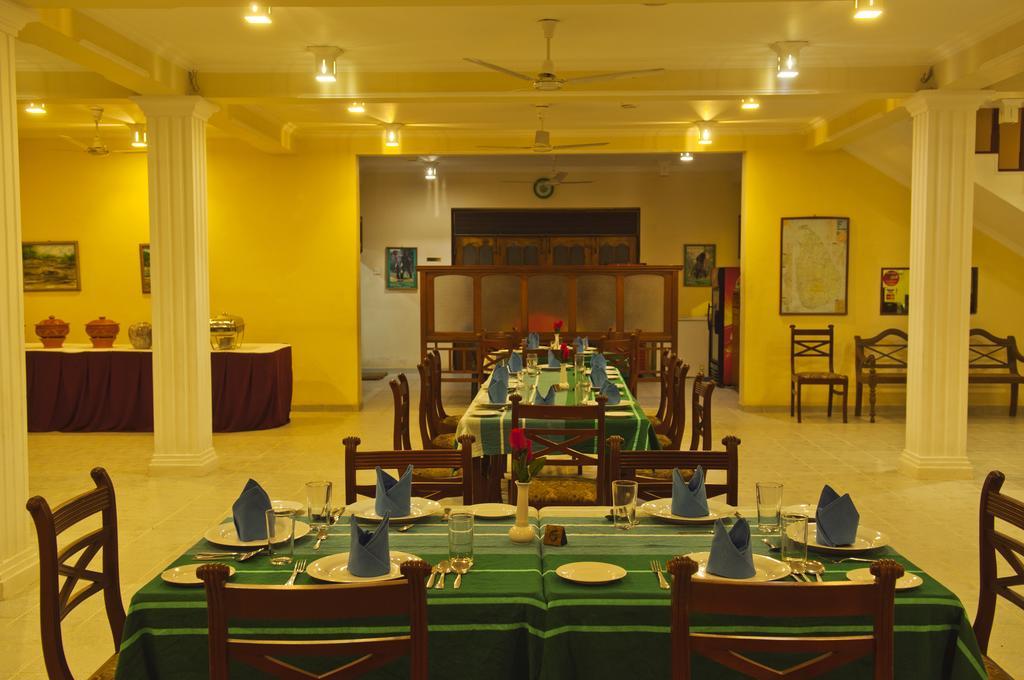 Hotel Sunflower Kataragama Extérieur photo