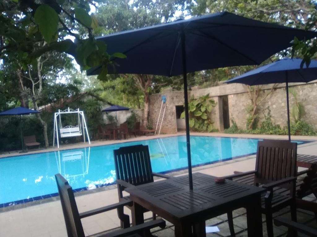 Hotel Sunflower Kataragama Extérieur photo