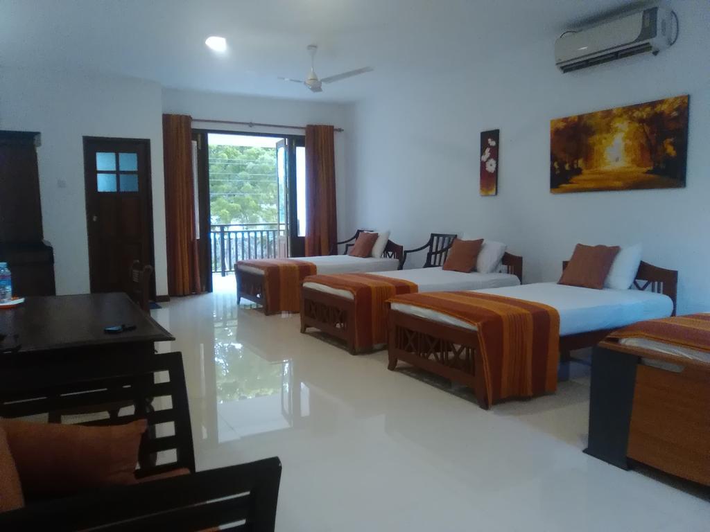 Hotel Sunflower Kataragama Extérieur photo