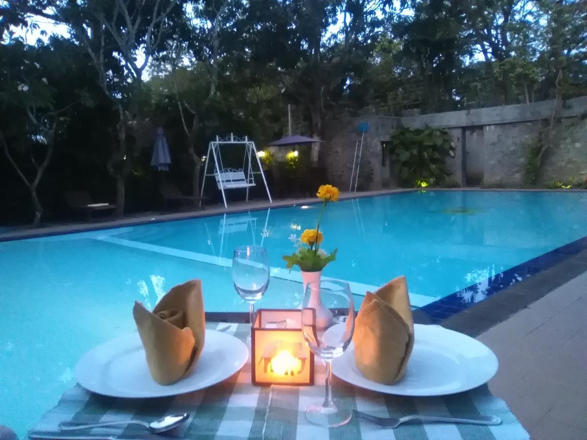 Hotel Sunflower Kataragama Extérieur photo