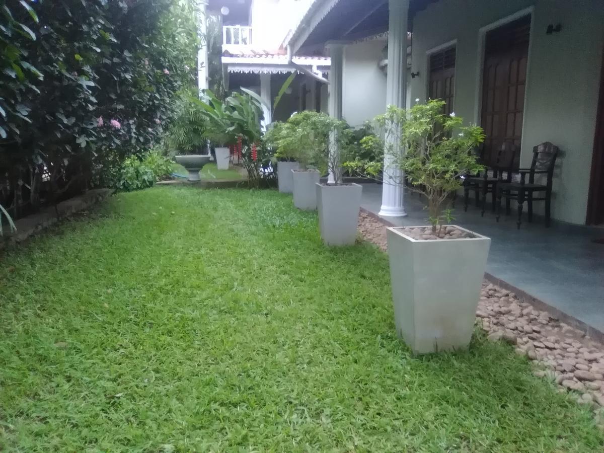Hotel Sunflower Kataragama Extérieur photo