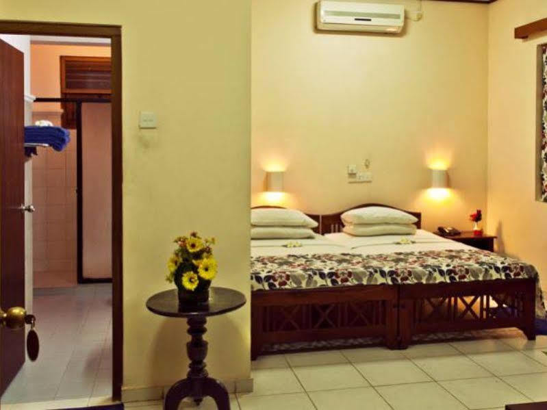 Hotel Sunflower Kataragama Extérieur photo