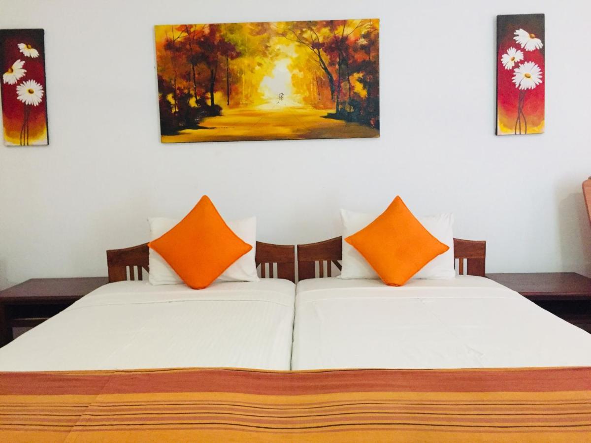 Hotel Sunflower Kataragama Extérieur photo