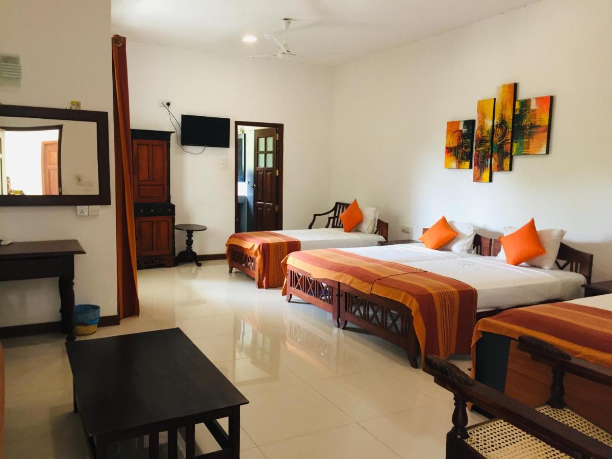 Hotel Sunflower Kataragama Extérieur photo